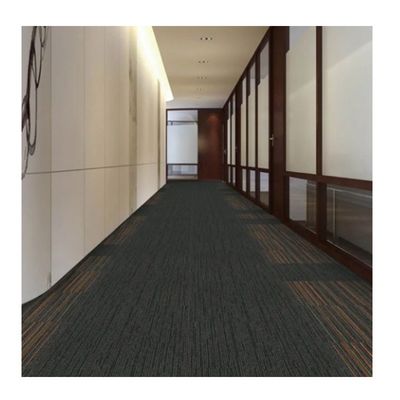 Teppichfliesen 25x100 mit antimikrobieller Behandlung und PVC-Hintergrund
