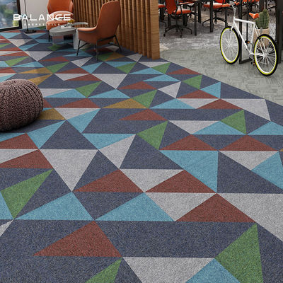 100% Nylon Gewerbliche Bürorteppichte 50x50 Modular Dekoration Modernes Design