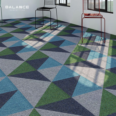 100% Nylon Gewerbliche Bürorteppichte 50x50 Modular Dekoration Modernes Design