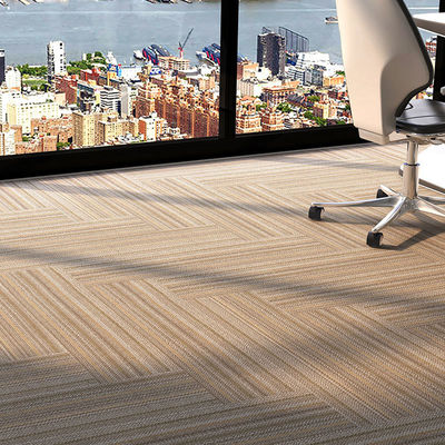 Gemachte Puzzle feuerfeste einfache gestreifte Jacquard-Design gepolsterte PP-Material Teppichfliese