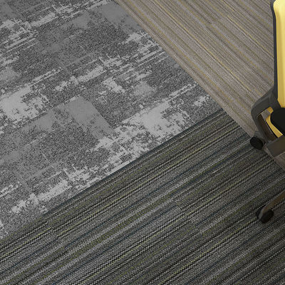 Gemachte Puzzle feuerfeste einfache gestreifte Jacquard-Design gepolsterte PP-Material Teppichfliese