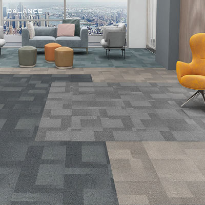 50x50 Nylon-Dichte Gewerbliche Bürokissenfliesen mit mehrstufigen Schleifhaufen