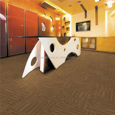 460 g/m2 Stapelgewicht 100% PP Streifen Design Teppichfliese für Büro-Hotelprojekte