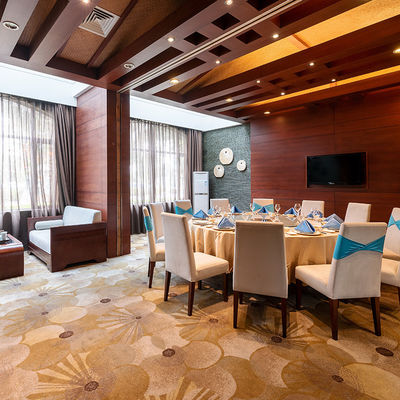 Durchschnittlicher Stapel, maßgeschneiderter lila Hotelteppich für Wohnzimmer, feuerfest, Luxus-Broadloom