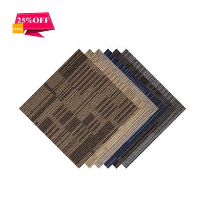 Gewerbliche Gebäude Fußbodendekoration Teppich 520g/qm Polypropylen Quadrat Teppichfliese