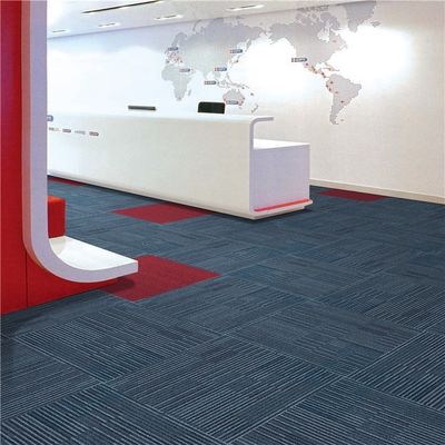 Gewerbliche Gebäude Fußbodendekoration Teppich 520g/qm Polypropylen Quadrat Teppichfliese