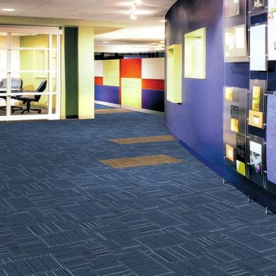 Waschbares 50x50cm PP Konferenzzimmer Gewerbliche Teppichfliesen mit Stapelgewicht 520g/m2