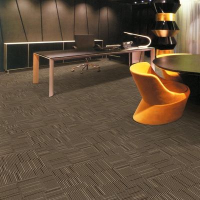 Waschbares 50x50cm PP Konferenzzimmer Gewerbliche Teppichfliesen mit Stapelgewicht 520g/m2