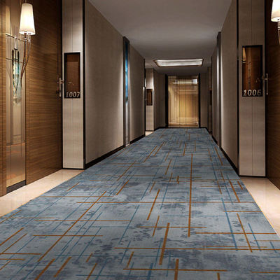 Modern gestalteter Blumen-Axminster-Nylonteppich für Hotelzimmer von Tufted