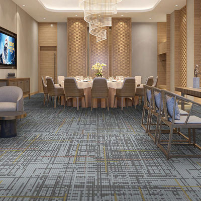 Modern gestalteter Blumen-Axminster-Nylonteppich für Hotelzimmer von Tufted