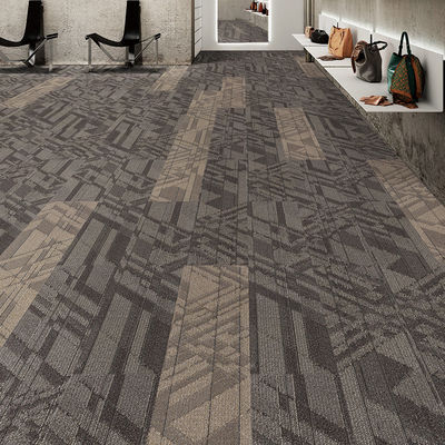 Modularer Teppich für Büroräume aus Nylon