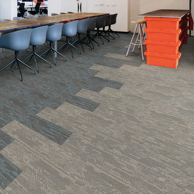 Modularer Teppich für Büroräume aus Nylon
