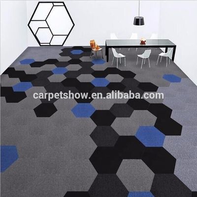 Maschinelle Tufted Hexagon DIY Farbe Gewerbe Teppichfliesen für Büro Bodenverbesserung
