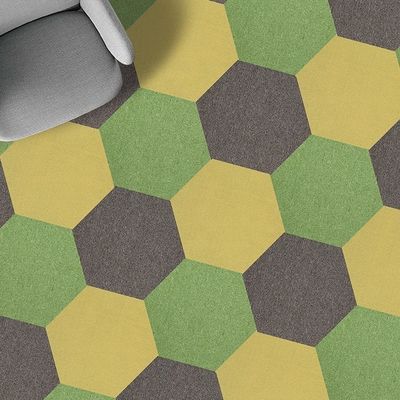 Maschinelle Tufted Hexagon DIY Farbe Gewerbe Teppichfliesen für Büro Bodenverbesserung