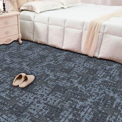 Jacquard Loop Pile Kino Korridor Teppich mit 5,5 mm Pfahlhöhe und 950 g/m2 Pfahlgewicht