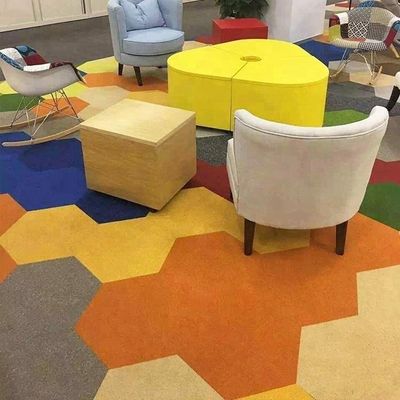 Hexagon Commercial 100% SD Nylon Teppichfliesen Fußboden Teppichmaschine für Langlebigkeit Tufted