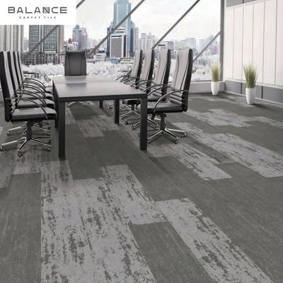 Gewerbliche Büroräume Nylon moderner Stil PVC 25*100 Teppichfliesen mit modernem Design
