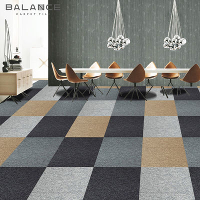 Modulare Teppichfliesen mit mittlerem Stapel 50x50 PP in kundenspezifischer Farbe für Geschäftsbüro