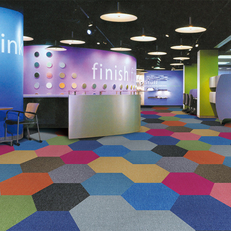 Plain Hexagon Boden Kindergarten Teppichfliesen mit mittlerer Stapelhöhe und modularem Design